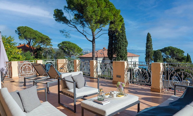 Opatija Apartment | Deluxe apartment with beautiful sea-view-terrace: 50m to sea, walk to city