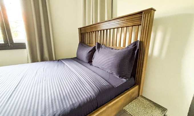 Entebbe Hotel | Deluxe Double Bedroom Entebbe with En-suite Bathroom