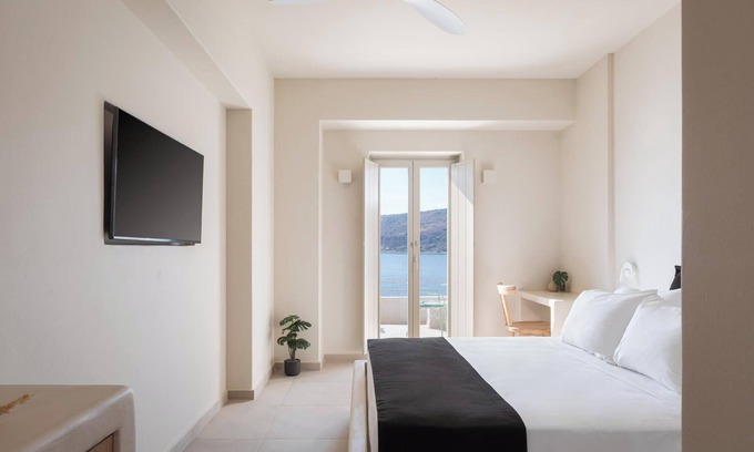 Neon Oitylo Apartment | Deluxe Double Room 2 By Yerma Suites Limeni