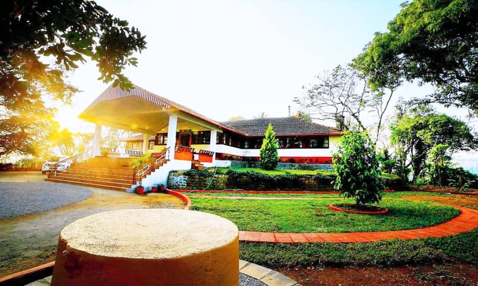 Kottappadi part Cabin | Deluxe Double Room In British Bungalow