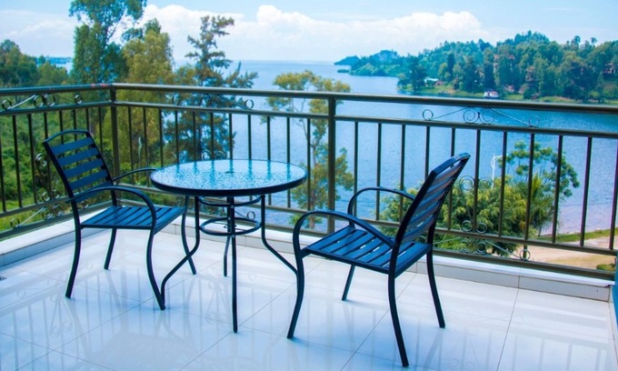Kibuye House | Deluxe Double Room with stunning view on the lake