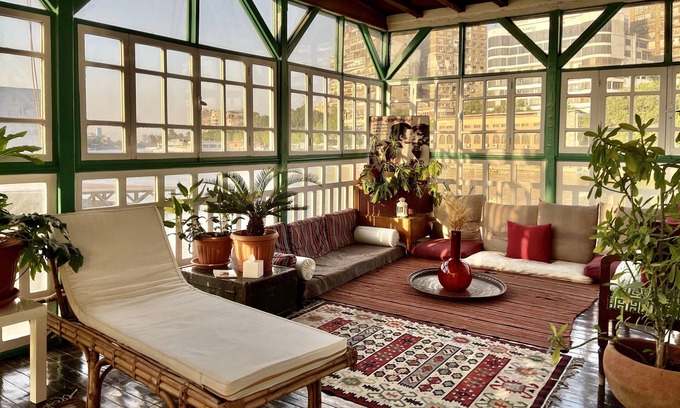 Al Duqqi Apartment | Deluxe Glasshouse - Houseboat65, Zamalek island - Central Cairo