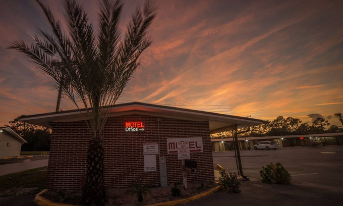 Bunnell Hotel | Deluxe Inn
