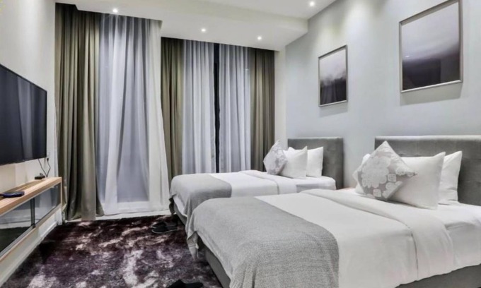 Malaysian Police Training Centre Apartment | Deluxe King Suite with Twin Tower View 11