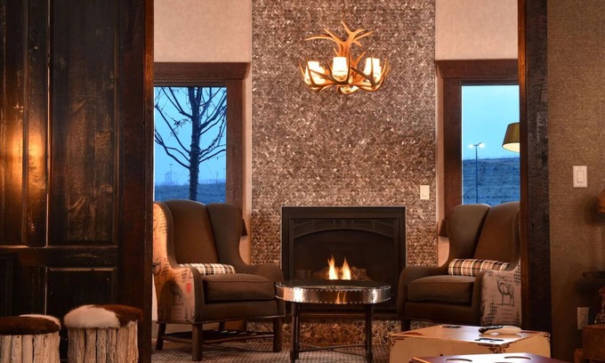 Broken Arrow Hotel | Deluxe King Suite in Stoney Creek Broken Arrow! Free On-site Parking