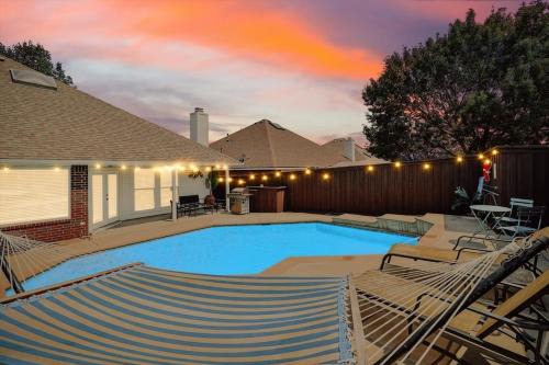 Mesquite House | Deluxe Poolside Home, Modern 5BR with Gaming Room