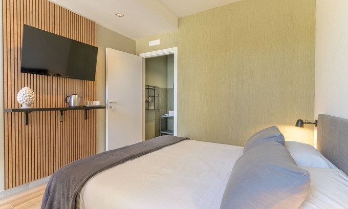 Ragusa Condo | Deluxe room Private veranda, convenient, comfortable and suitable for 2persons
