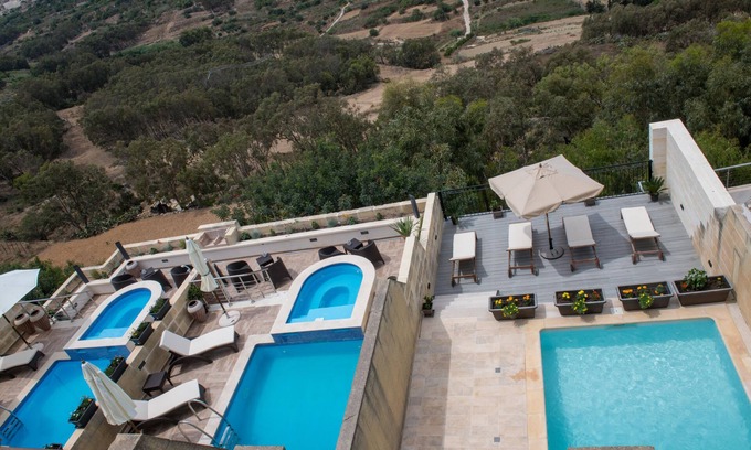 Xaghra Bed & Breakfast | Deluxe room with Valley & Pool views