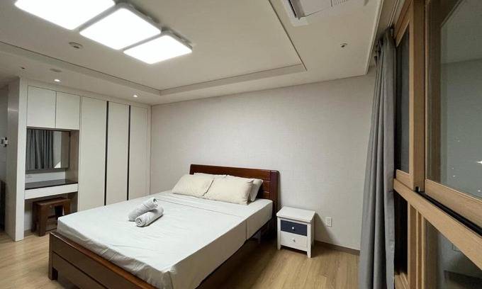 Clark Freeport Apartment | Deluxe Studio in Clark facing Lake with Kitchenette