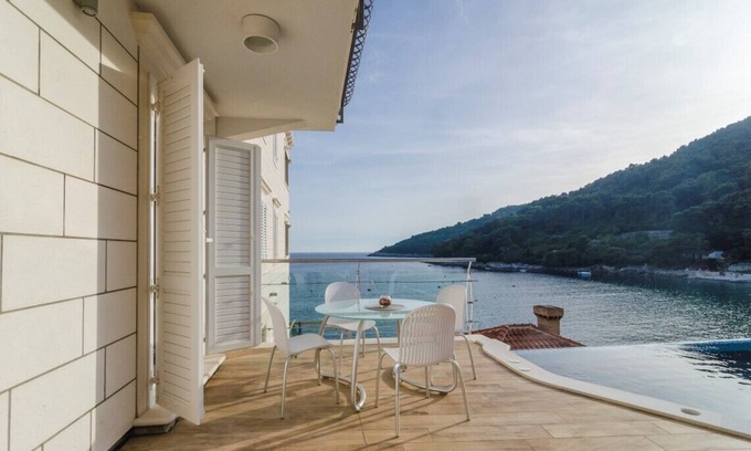 Saplunara Apartment | DELUXE STUDIO - TOUCH OF INFINITY