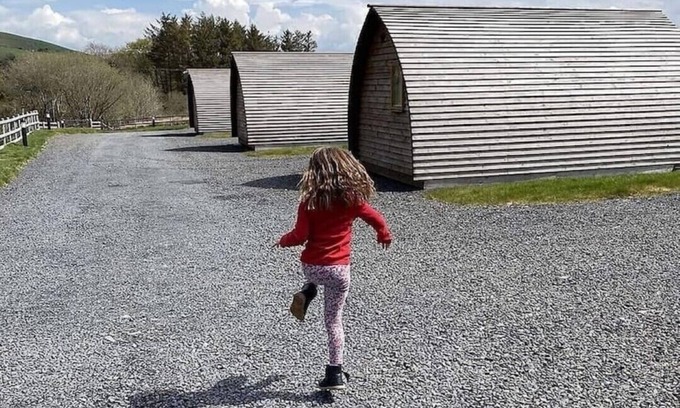 Trefeglwys Cabin | Deluxe Wigwam Cabin With 5 Seater Skargards Regal Hot Tub