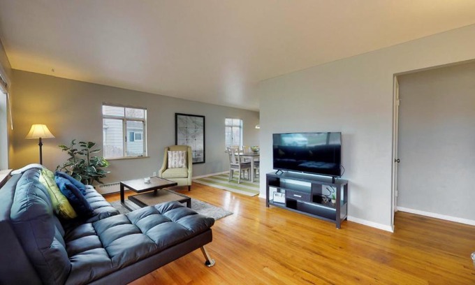 Southeast House | Denver 4 king, golf game, huge house with yard