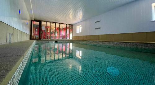 Alport House | Derbyshire Cottage for 4, 1 hour per day private pool use