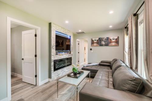 Oakton House | Des Plaines Vacation Rental with Spacious Backyard!