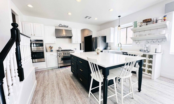 Catalina Foothills Estates House | Desert Blooms: Heated Pool & Spa - Winter Oasis