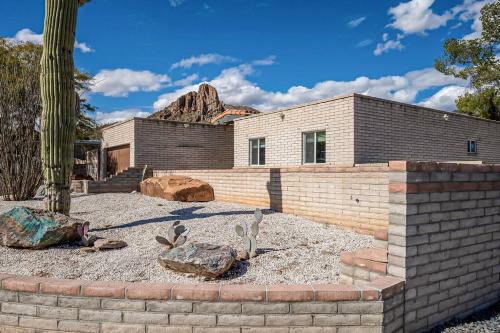 Drexel Heights Villa | Desert Haven - Mountain View’s