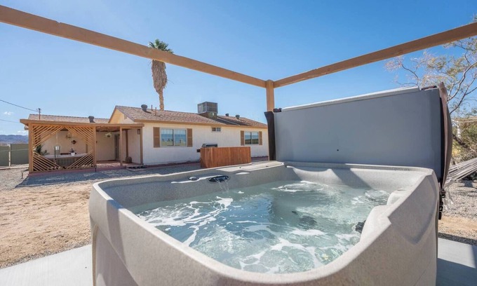 Joshua Tree House | Desert Oasis w/Hot Tub, Fully Fenced, Pool & Mountain Views 🌵✨