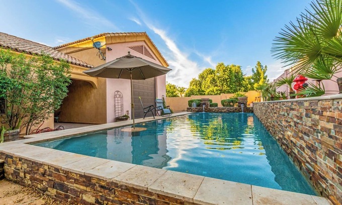 East Mesa House | Desert Paradise Retreat | Luxe 5BR w/Pool in Mesa