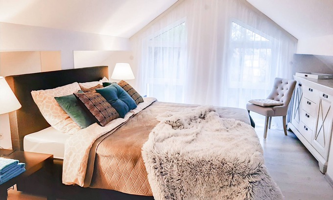 Heiligenwald Apartment | Design maisonette 5 min from the pond with great hiking and biking trails