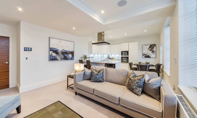 Hammersmith and Fulham Apartment | Designer 2-Bed Apartment by the Thames-1st floor