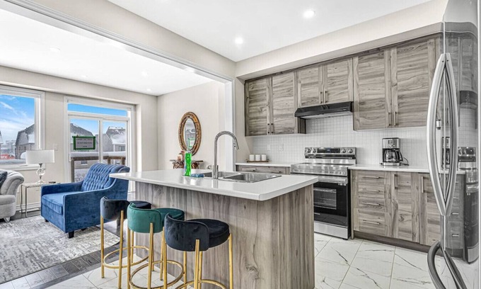 Thorold House | Designer Home in Niagara Falls