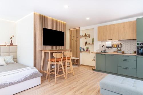 Parnu Apartment | Designer studio apartment in the heart of the city - free parking!