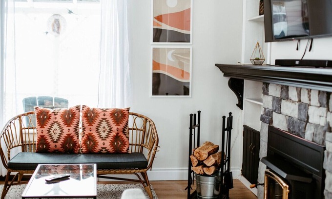 Strong Apartment | Desirable Lakefront 3BR w/Fireplace & Games Room