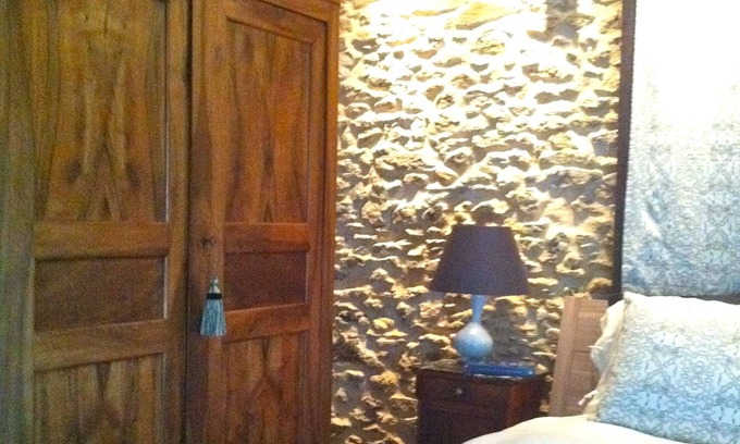 Escamps Cottage | Desjardins Cottage- close to Chablis, Auxerre, Abbey of Vezelay, Guedelon!