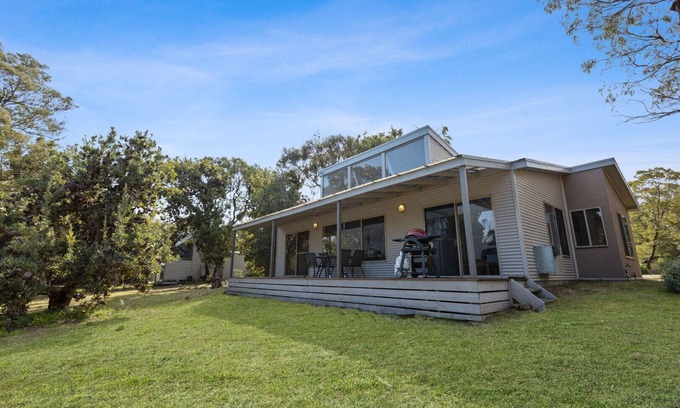 Forge Creek House | Despatch - Waterfront Retreat: Secluded lodges perfect for nature lovers