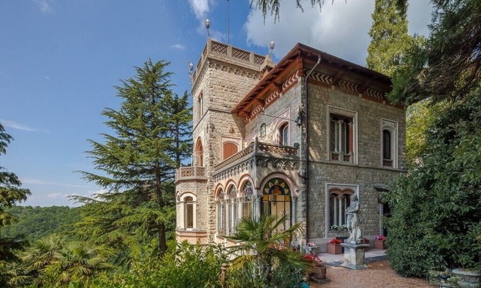 Aggregazione Rionale 4 House | Detached apartment in period villa in century-old park at Sacromonte