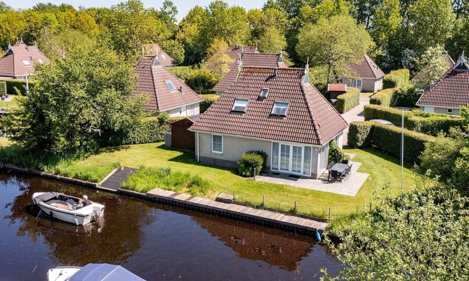 Eernewoude Cottage | Detached bungalow for 8 persons