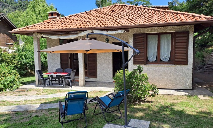 Magreglio House | Detached, cool, sunny and quiet cottage with large garden