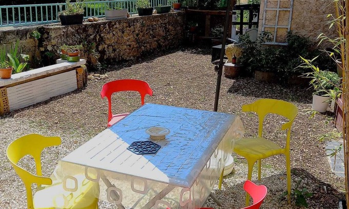 Condat-sur-Trincou House | Detached house in Dordogne, Périgord Vert, swimming pool and fireplace depending on season