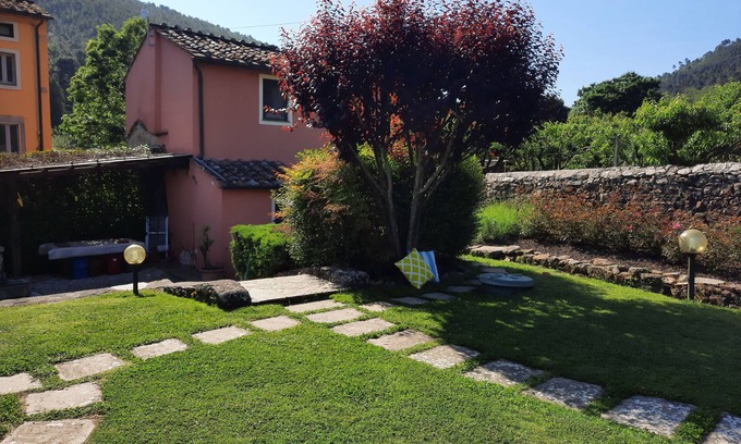 SantʼAndrea di Compito House | Detached house for 4 people in the green Tuscan hills 7 km from Lucca