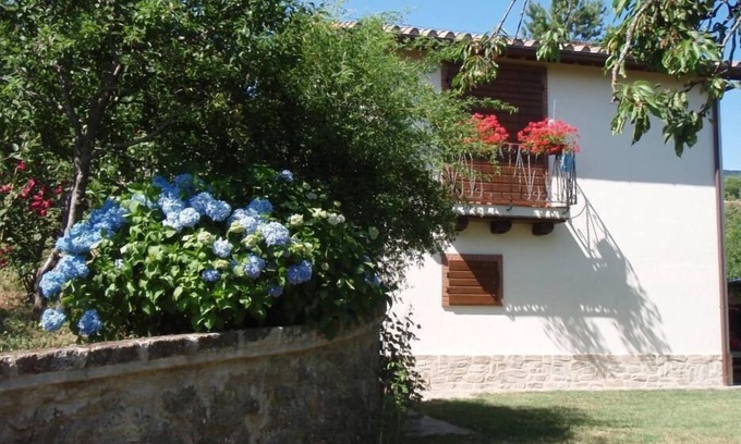 Bagnore Villa | Detached house with large garden