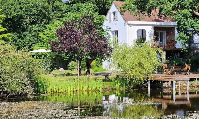 La Ferriere House | Detached T2 in a house with pond and swimming pool, pets welcome.