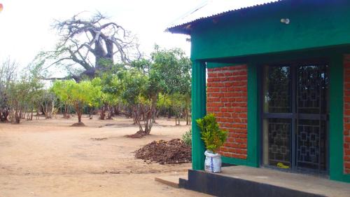 Mfuwe Cabin | Dewclaw Baobob Safari Lodge