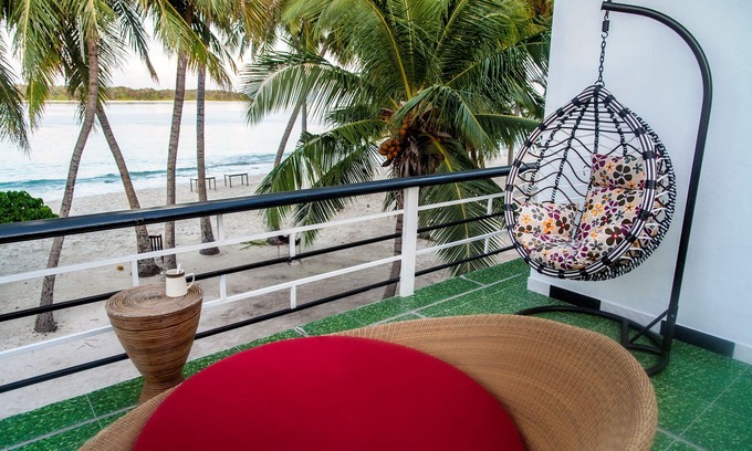 Maalhos House | Dhonfulhafi Beach View & Spa