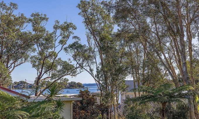Tanilba Bay House | Diggers Drive No 11 Tanilba Bay - the perfect place for a quiet family escape