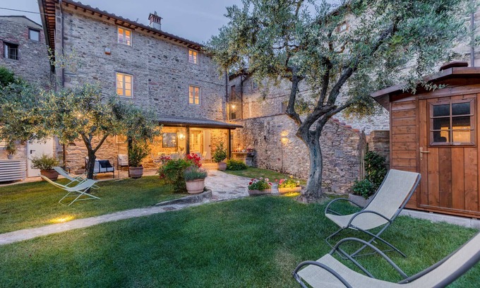 Sant'Andrea di Compito Villa | Dimora delle Camelie