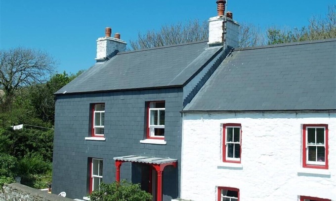 Dinas Cross Cottage | DINAS ISLAND COTTAGE, pet friendly, with open fire in Dinas Cross