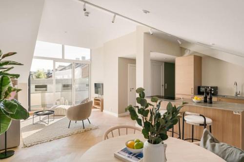 Grunerlokka Apartment | Dinbnb Apartments Grünerløkka I Penthouse with Private Rooftop I 2-Bedroom with Double Queen Room & 2 Bathrooms