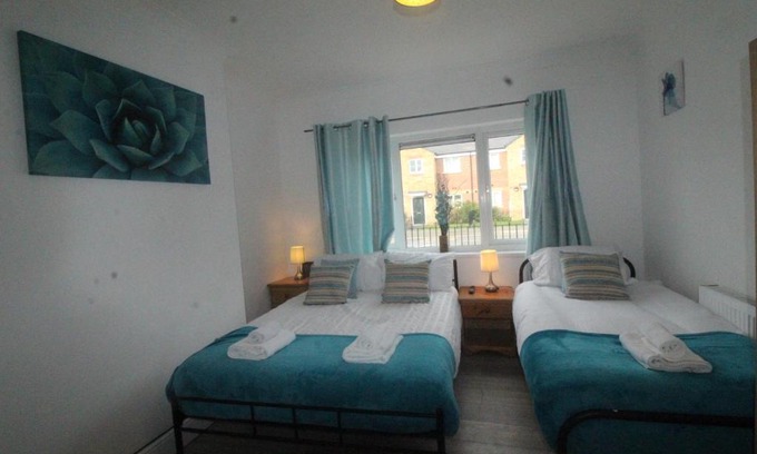 Dinnington House | Dinnington House Dinnington by Smart Corporate Stays