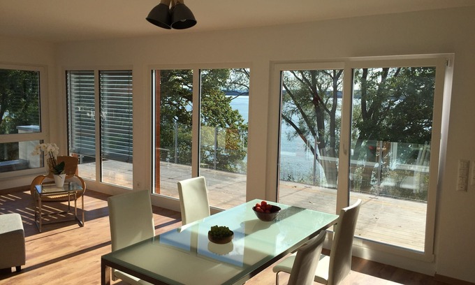 Ueberlingen Apartment | Direct lake with large south-west balcony (new building 2019)