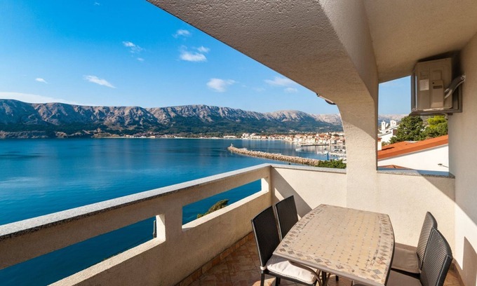 Baska Apartment | Directly on the crystal clear Adriatic Sea