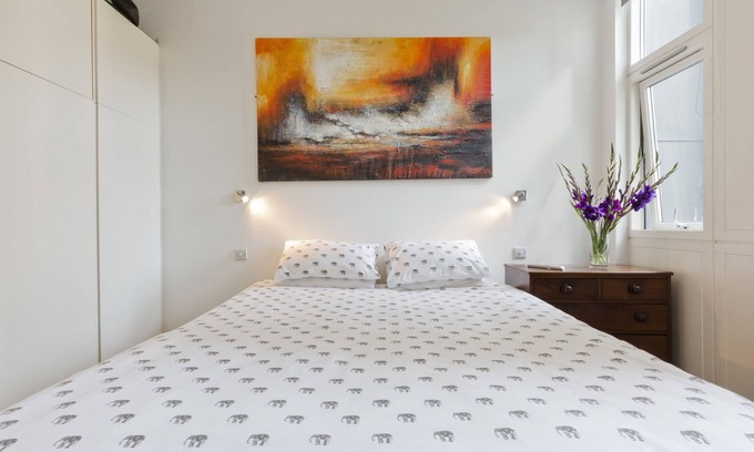 Vincent Square Apartment | Discover Riverside Comfort at Tate Britain: Stylish 1-Bed Apartment (Sleeps 4)