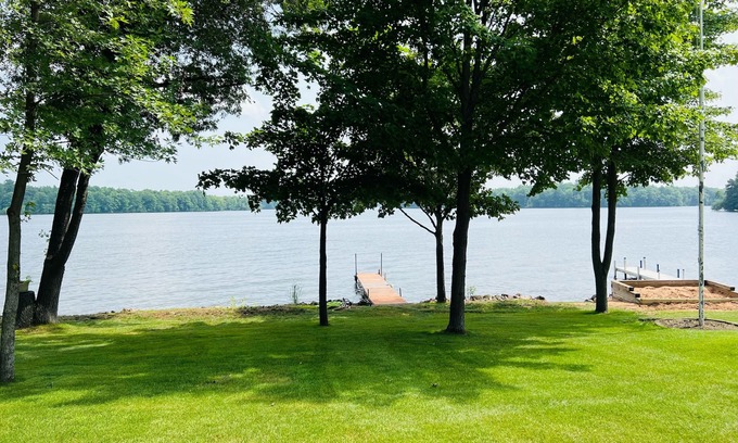 Holcombe Cabin | Discover Serenity at 'Holcombe Haven': Your Lakeside Cabin Retreat Awaits!