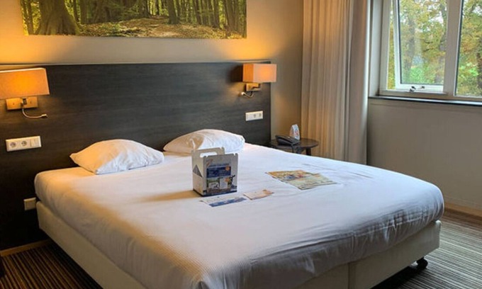 Bosgebied House | Discover Soest: Hotel Stay with Free Parking and Easy Access to Nature