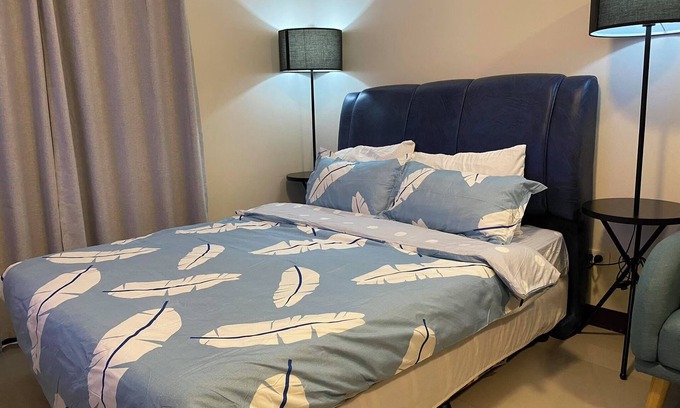 Lapu-Lapu Condo | Discover the Perfect Balance of Sunsets and Comfort in our Seaview Accommodation