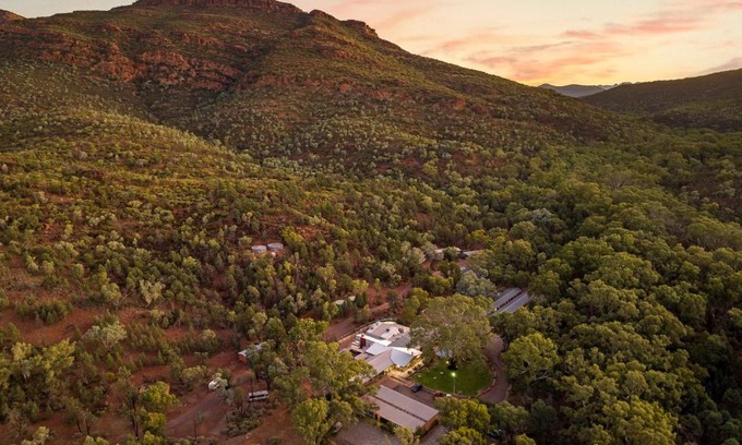 Wilpena Hotel | Discovery Resorts - Wilpena Pound